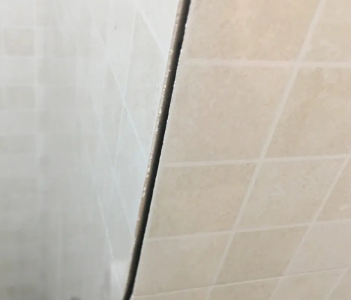 十堰瓷砖空鼓维修公司分享阳台瓷砖脱落的修复过程可以分为以下几个步骤