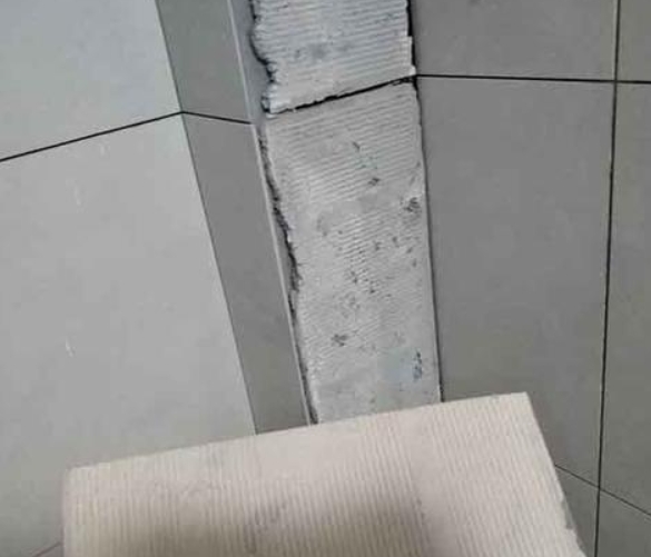 十堰瓷砖空鼓维修公司分享下厨房瓷砖脱落的补救措施。